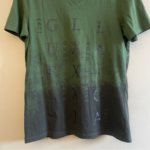 GUESS Green & Black Ombré Graphic V-Neck Cotton Tee - Size Small - Picture 5 of 11